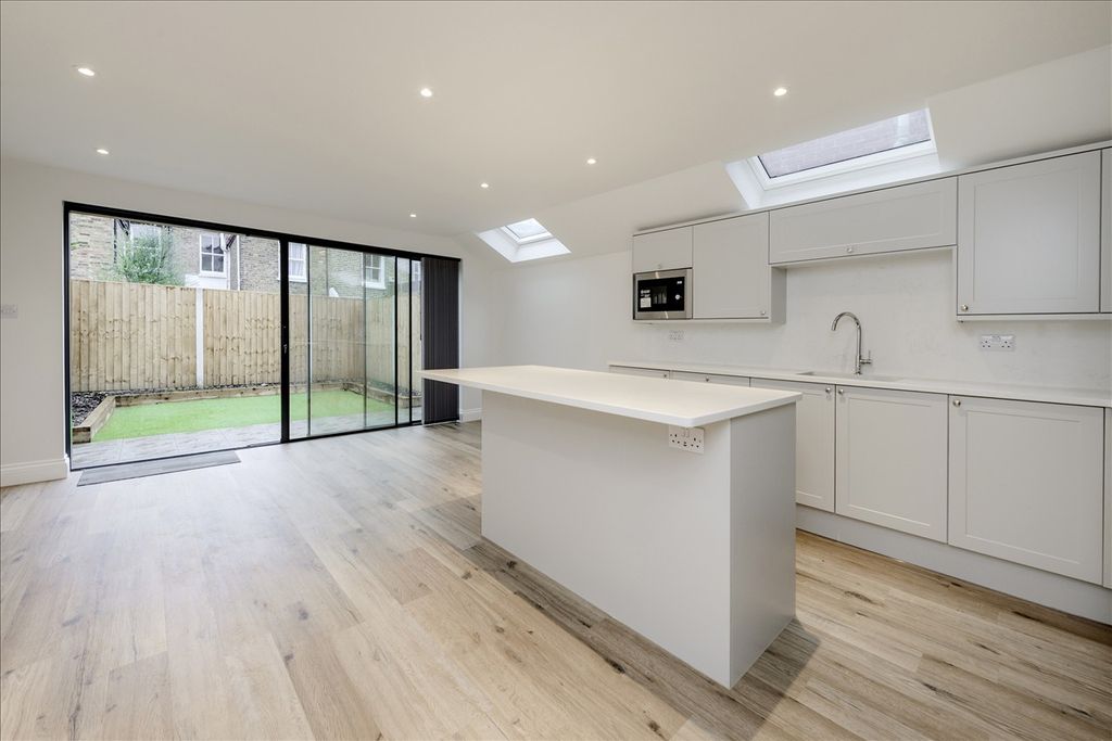 Property photo 1 of 8 Main Picture