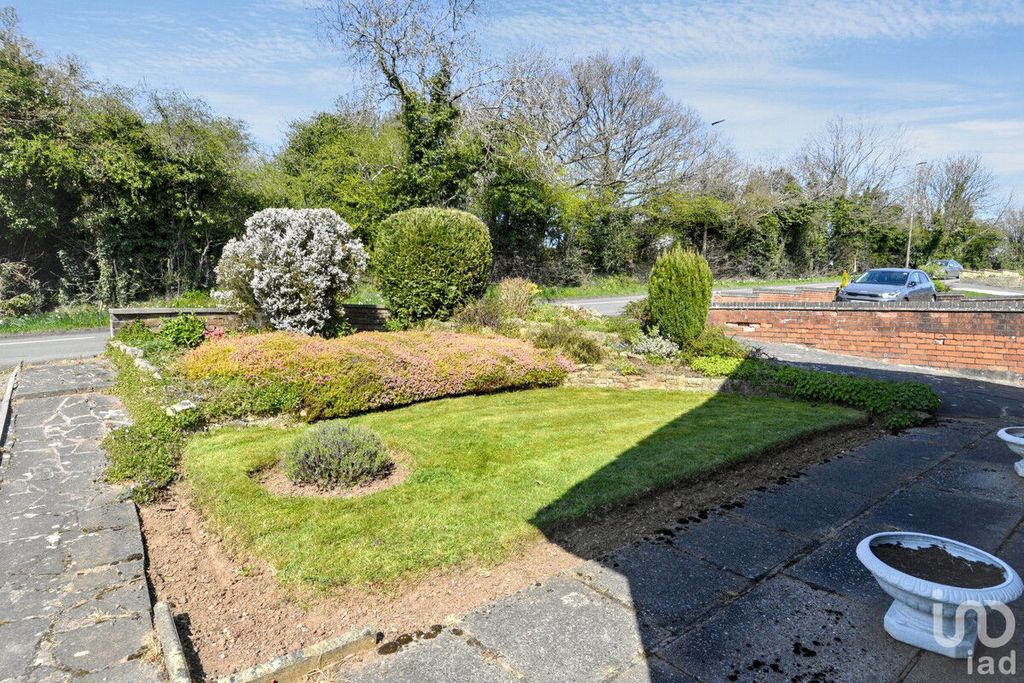Property photo 2 of 31