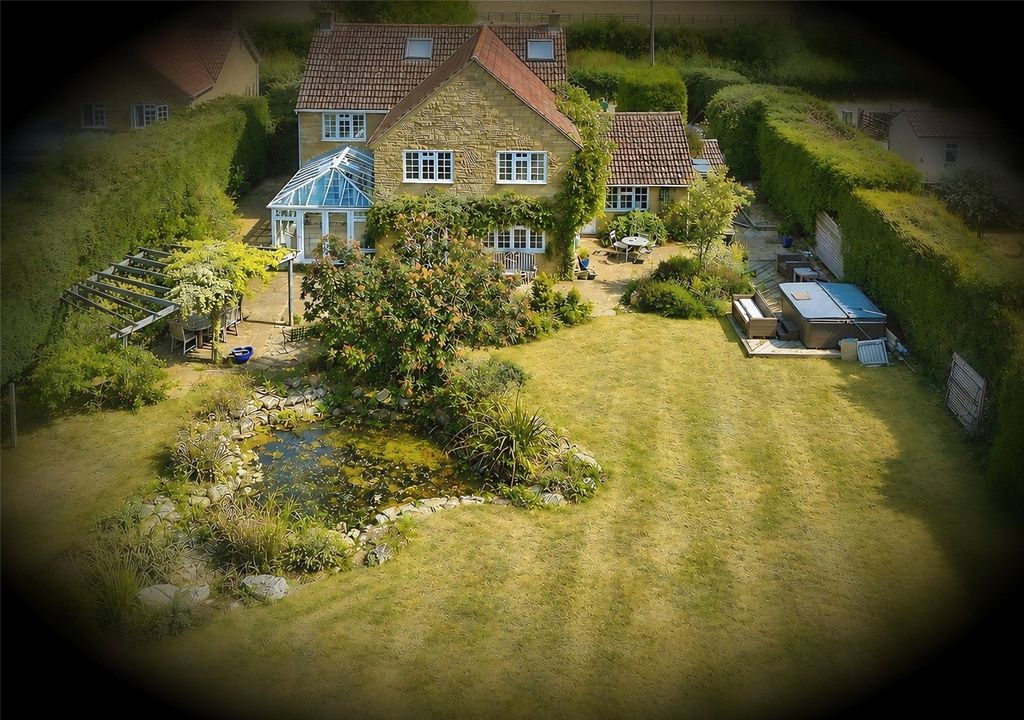 Property photo 2 of 23 Picture No. 27