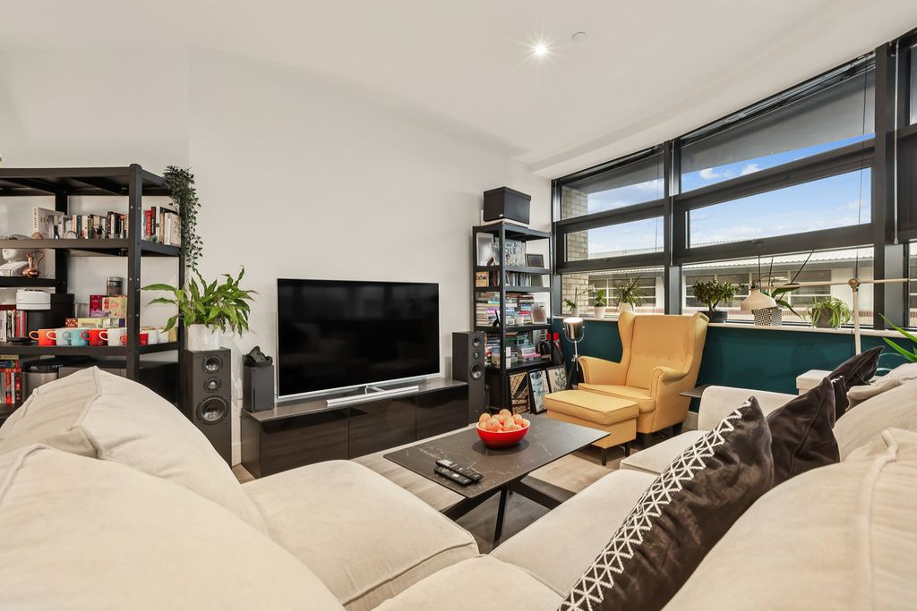 Property photo 2 of 19