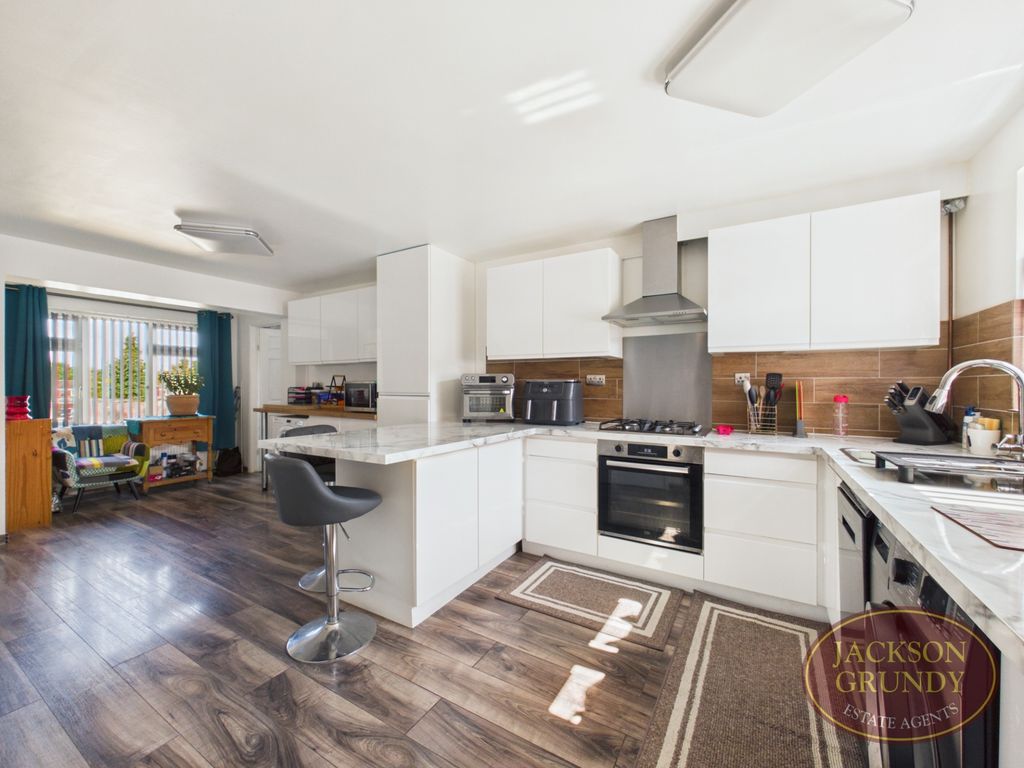 Property photo 3 of 16 Grenville Close