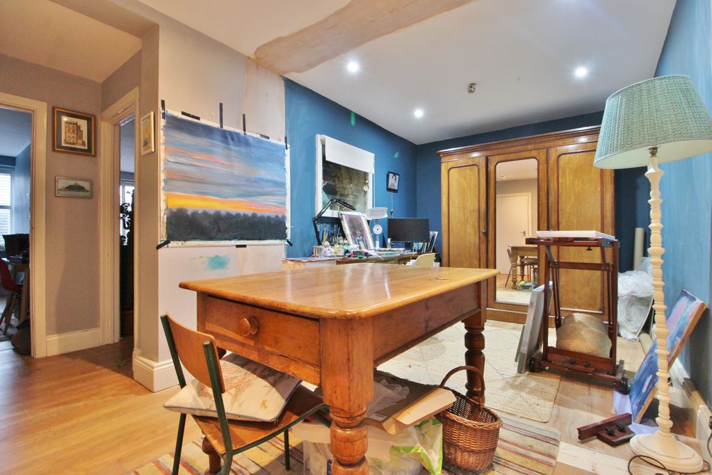 Property photo 3 of 27