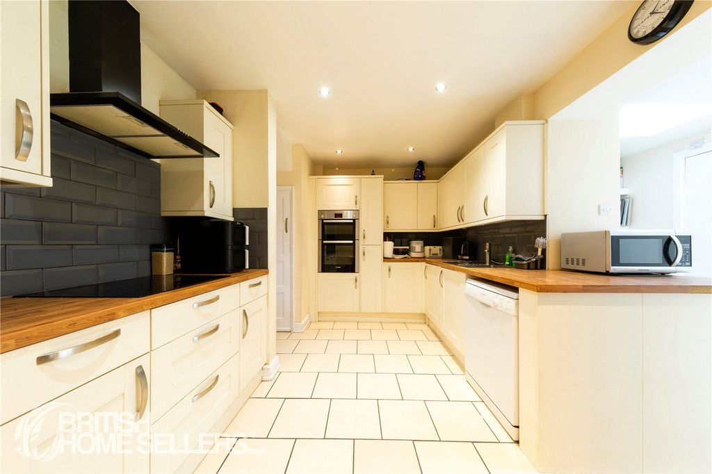 Property photo 3 of 21 Picture No. 15