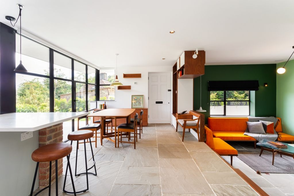 Property photo 2 of 12