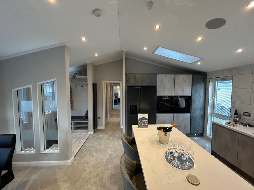 Property photo 1 of 30