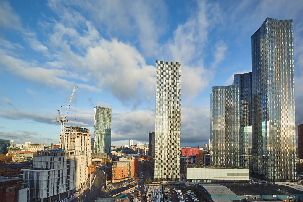 Property photo 2 of 19 (Main)