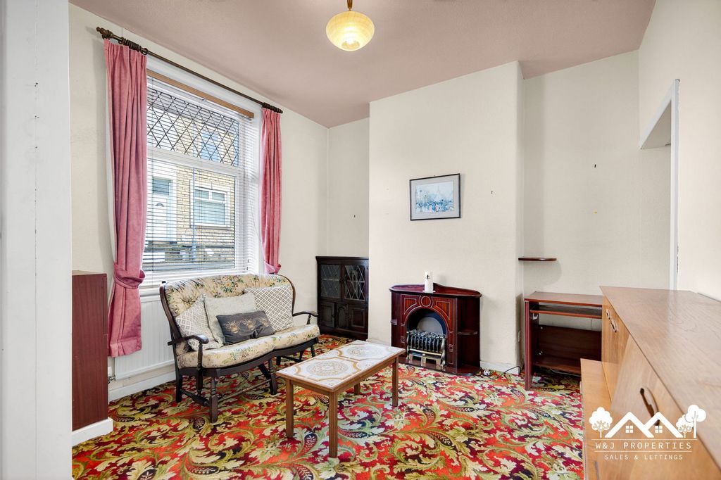 Property photo 2 of 32