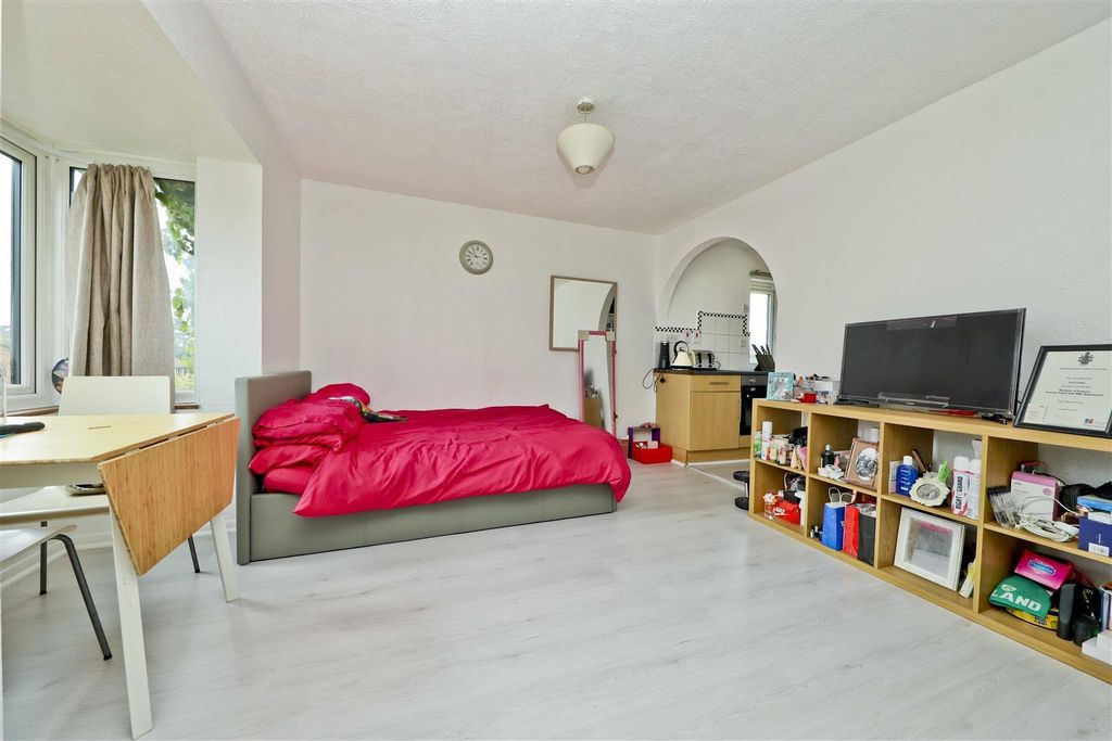 Property photo 3 of 6