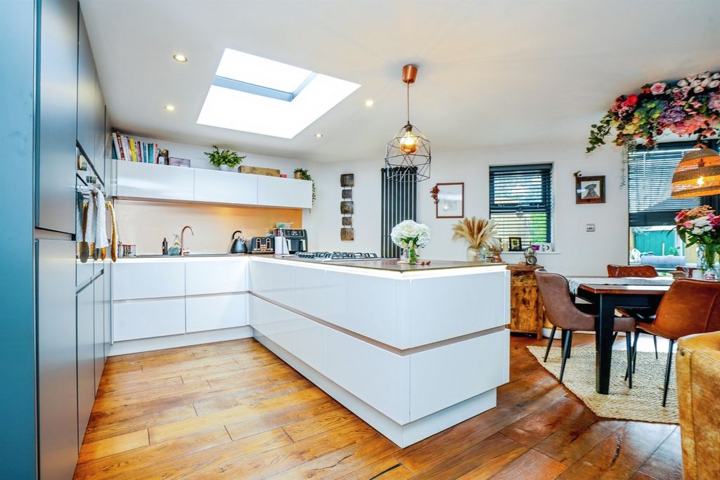 Property photo 2 of 23