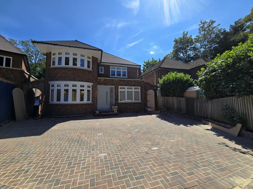 Property photo 1 of 9 6 Bed Detached House To Rent Danescroft Gardens, London Nw4