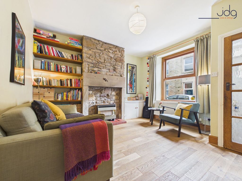 Property photo 3 of 12 Lounge