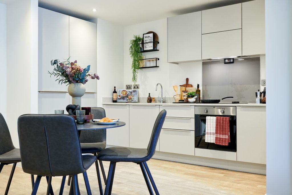 Property photo 2 of 8 Kitchen