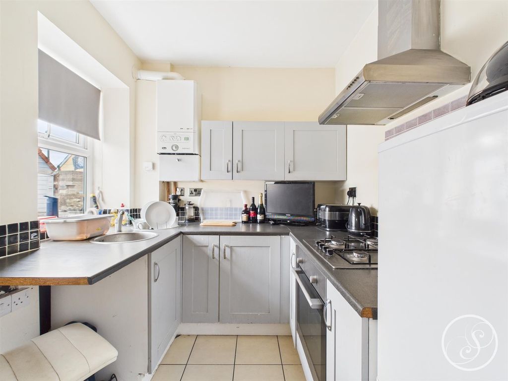 Property photo 3 of 14 Kitchen