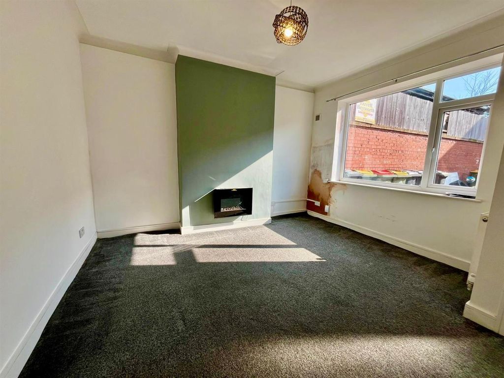 Property photo 3 of 8 322ee252-1A42-4734-Aded-137ce96Bcdb6.Jpg