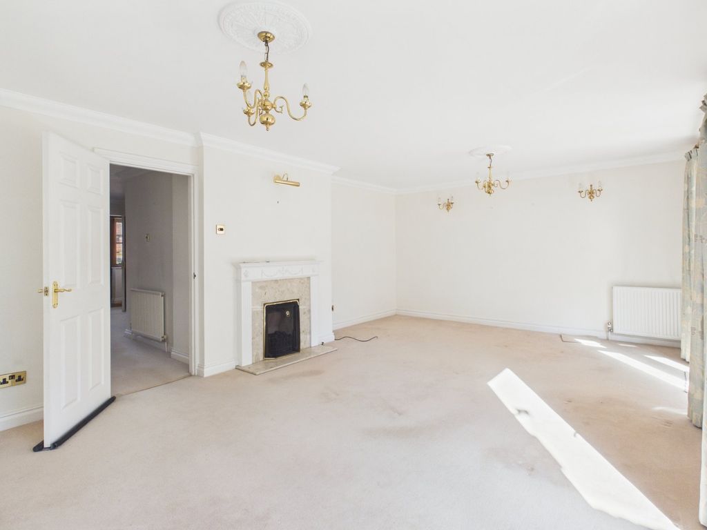 Property photo 3 of 12 Sitting Room