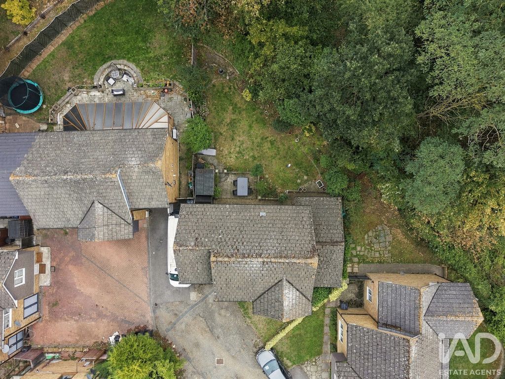 Property photo 2 of 31