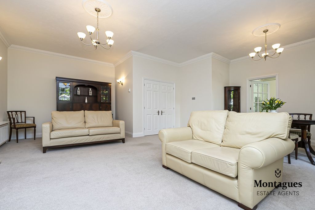 2 bed flat for saleBower Hill, Epping CM16 photo 4