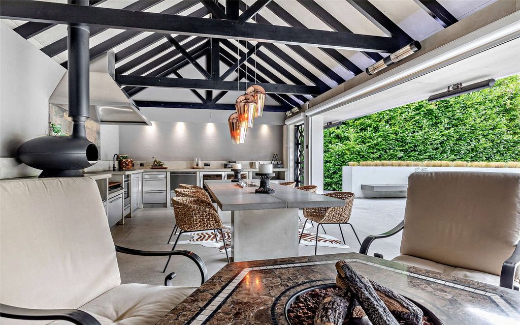 Property photo 3 of 31 Outdoor Entertaining