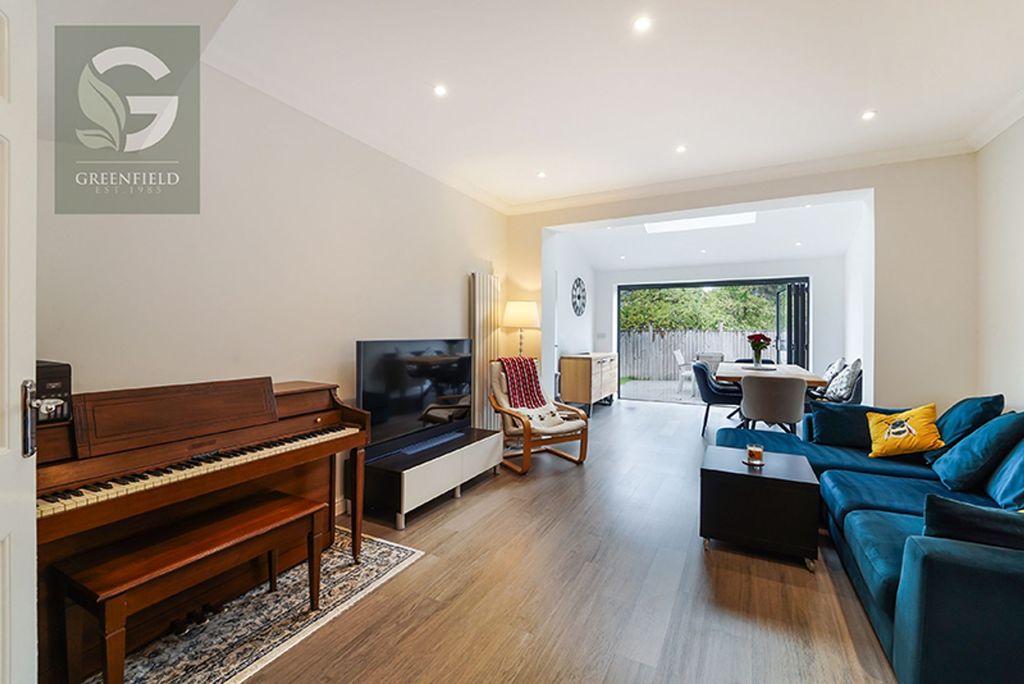 Property photo 2 of 16 Silvergate, Off Ruxley Lane, Ewell, Epsom, Surrey, Kt19 9Gz