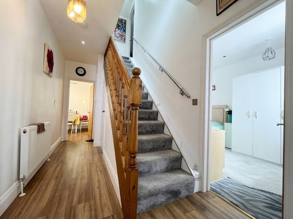Property photo 2 of 19 5416541