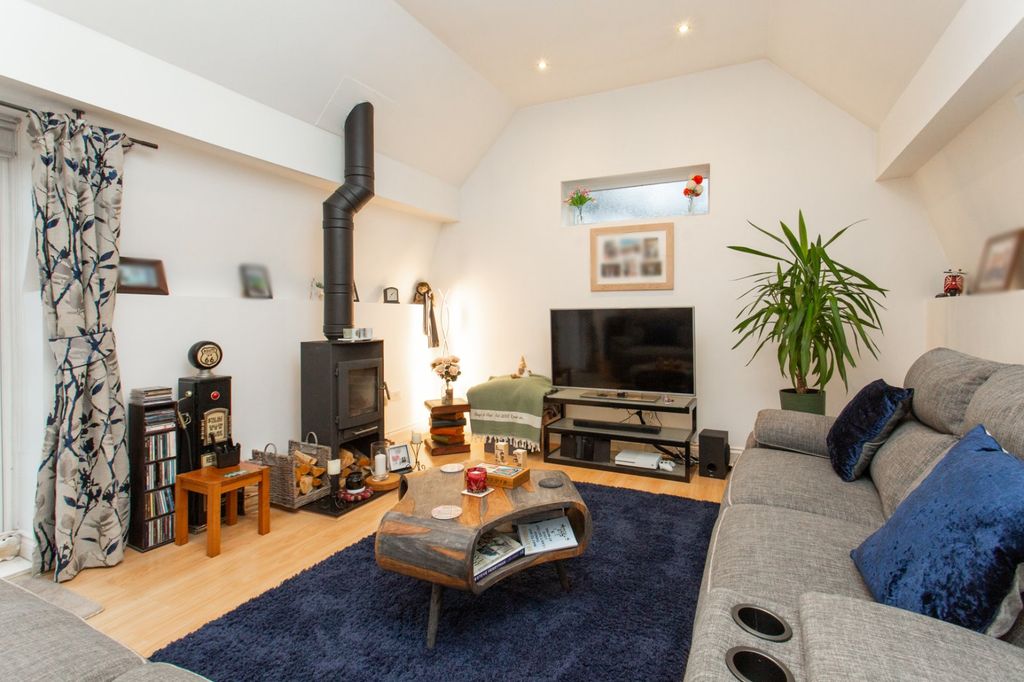 Property photo 3 of 19 Picture 3