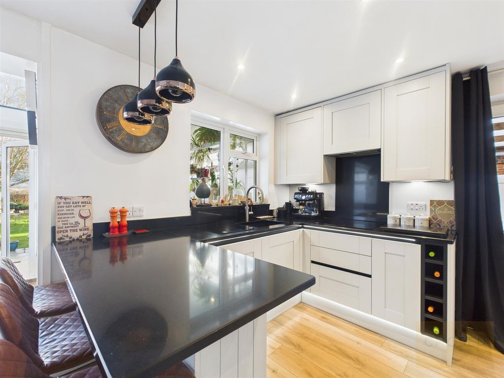 Property photo 3 of 21