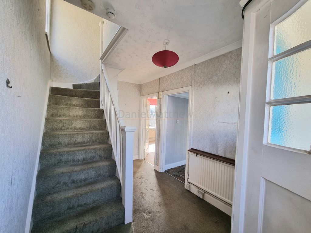 Property photo 3 of 23 Entrance Hallway