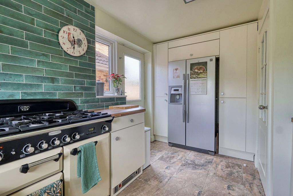 Property photo 3 of 24 Kitchen