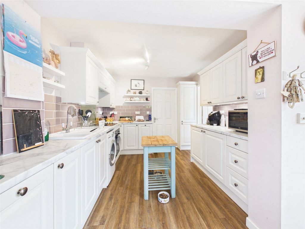 Property photo 2 of 17 Picture No. 12