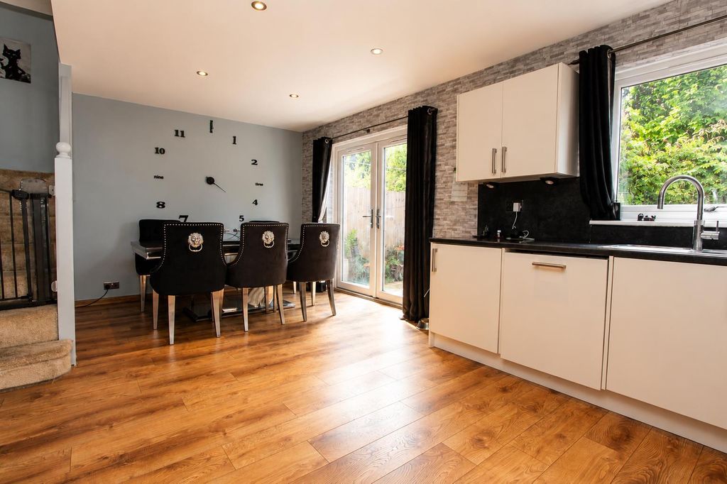 Property photo 3 of 24 Dining3