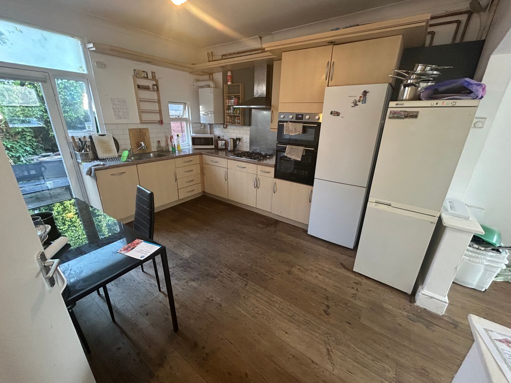 Property photo 3 of 6