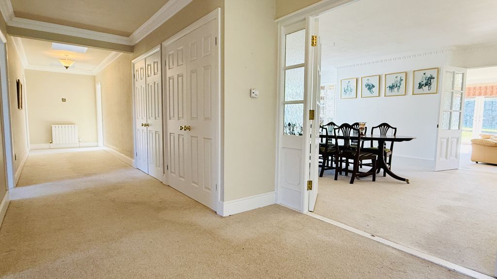 Property photo 3 of 33