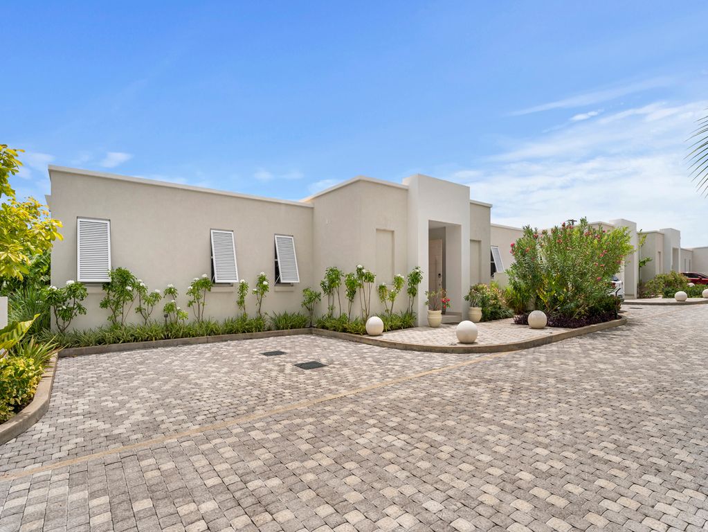 Property photo 1 of 15 Porters Place Front Entrance