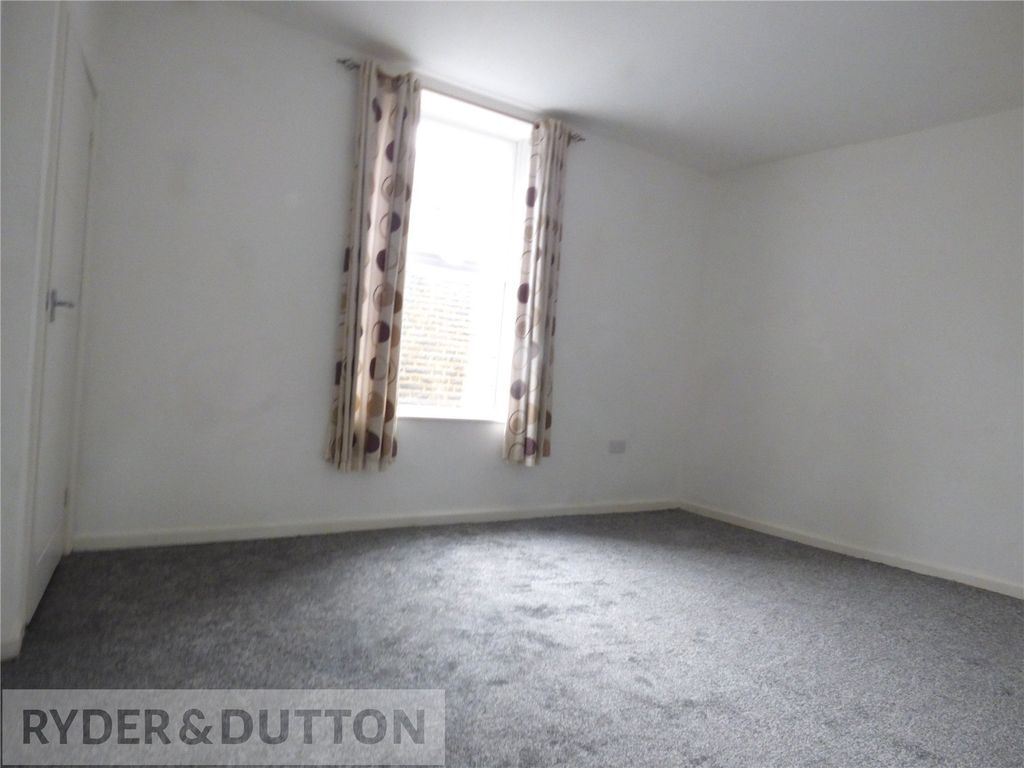 Property photo 3 of 14 Lounge