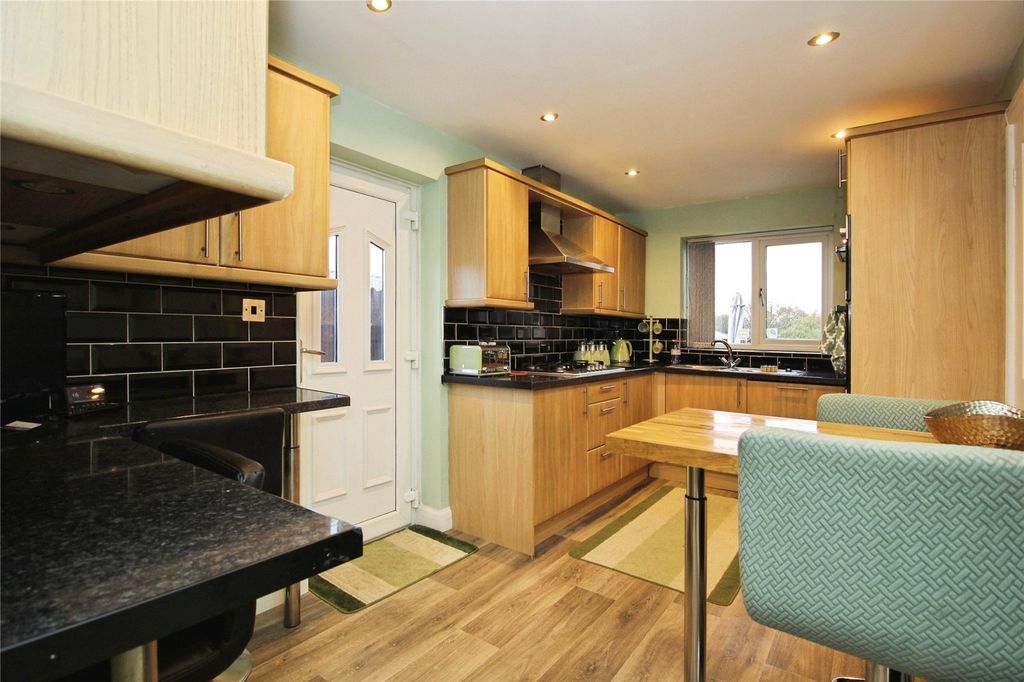 Property photo 2 of 16 Kitchen