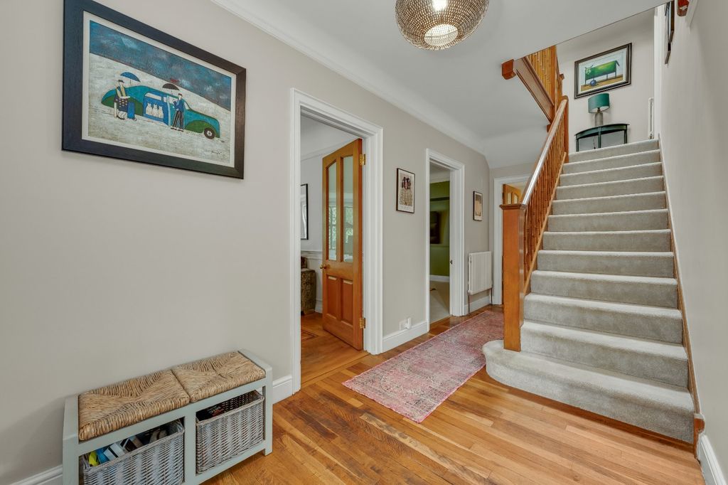 Property photo 3 of 28 Entrance Hall