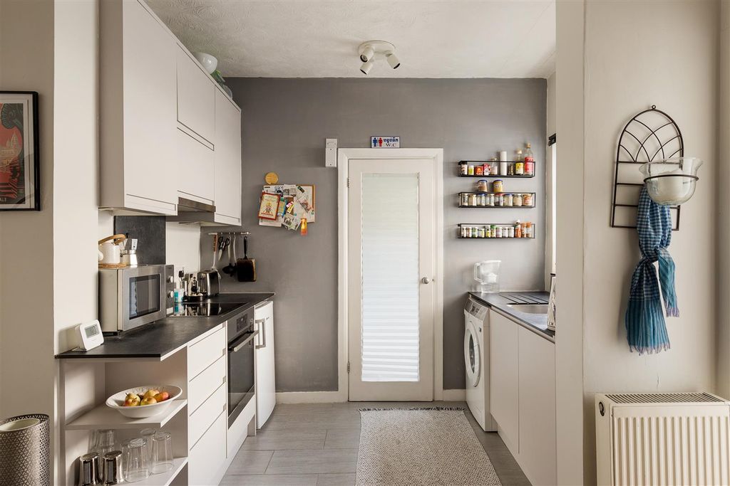 Property photo 3 of 22 Higham Hill Road, E17