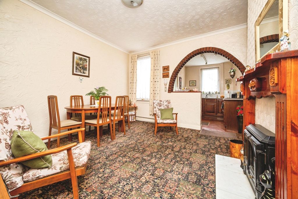 Property photo 2 of 25 Pbox-Img.Jpg