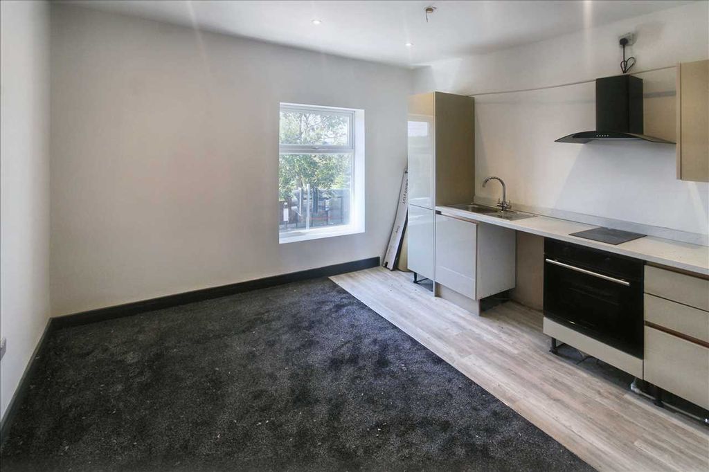 Property photo 2 of 9 Lounge/Kitchen