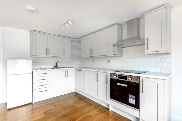 Property photo 3 of 11 Kitchen