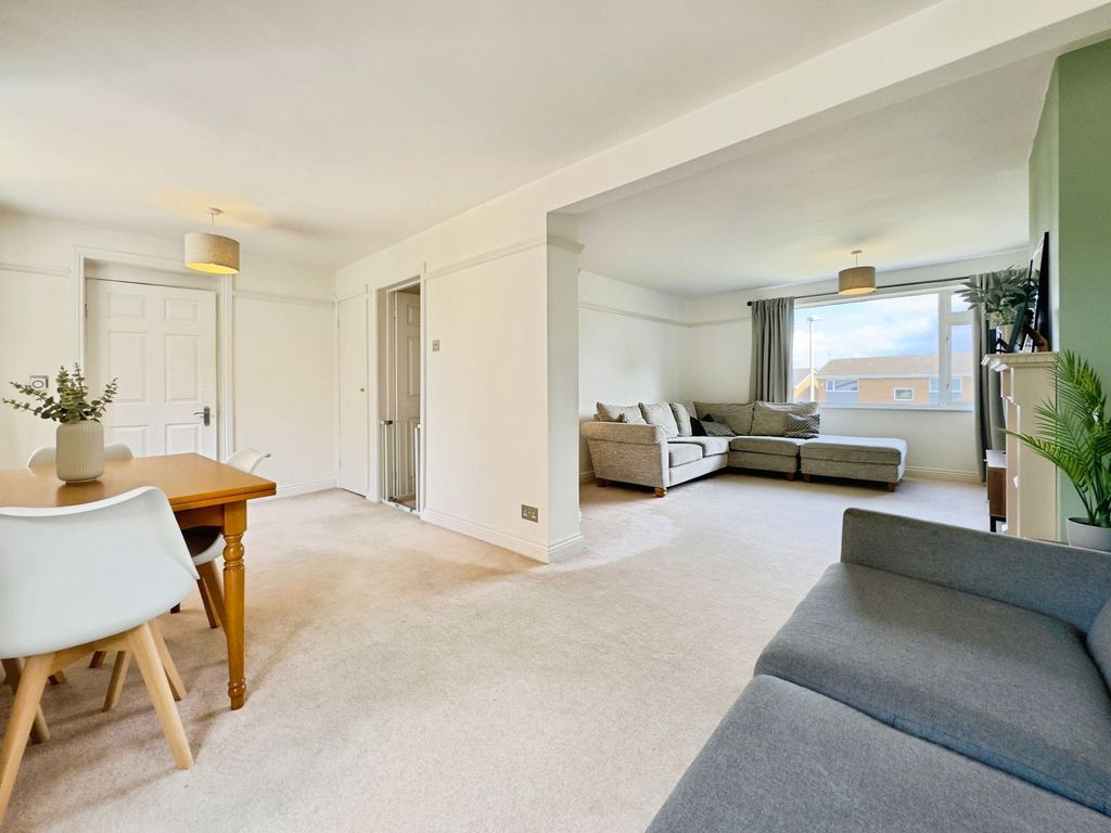 Property photo 2 of 40
