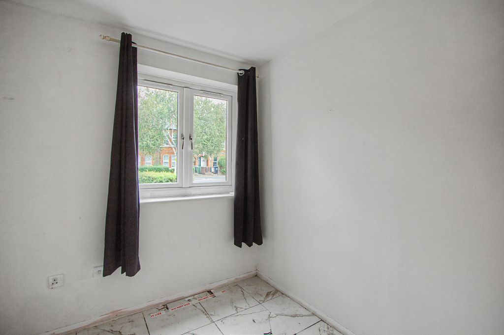 Property photo 2 of 10 10 Liden Close, Walthamstow, London, E17 8HQ