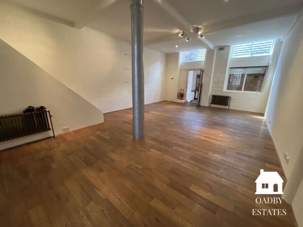 Property photo 3 of 8 Photo 4