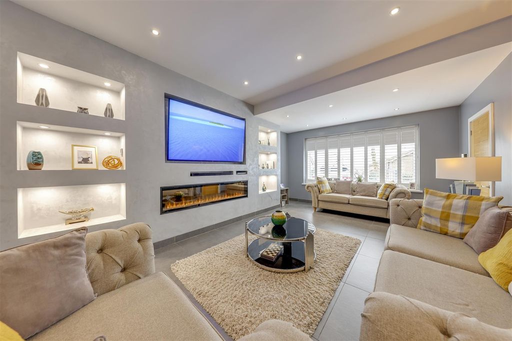 Property photo 1 of 34 Lounge Alt