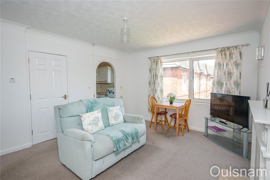 Property photo 2 of 15 Picture No. 11
