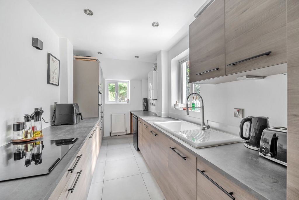 Property photo 3 of 18 1496801-25-6A60Ed...