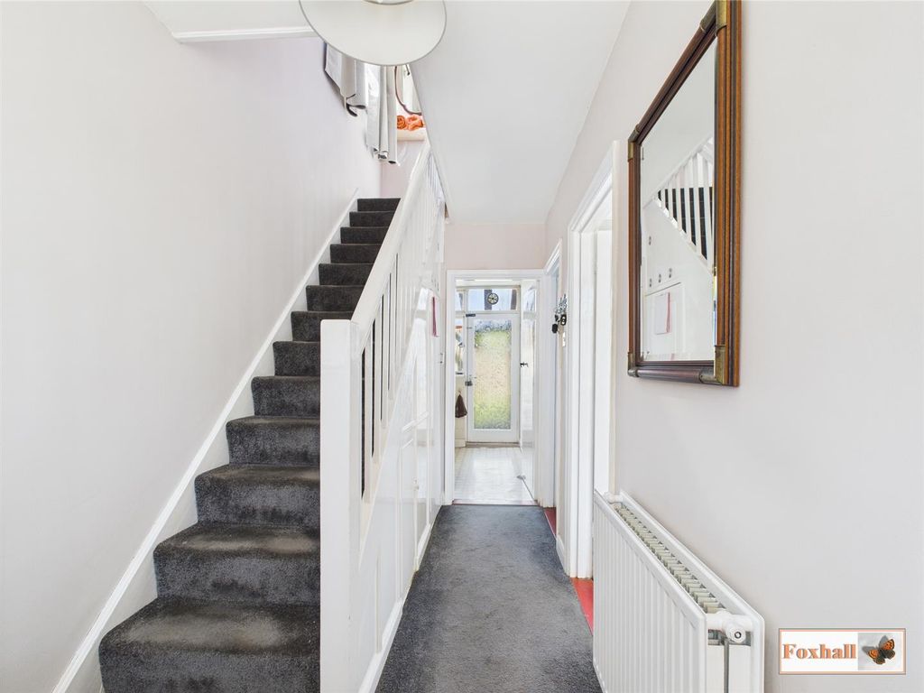 Property photo 3 of 14 Hallway