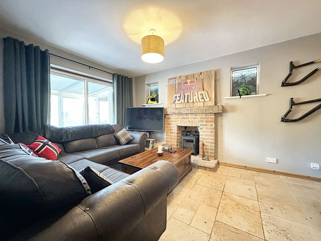 Property photo 3 of 19