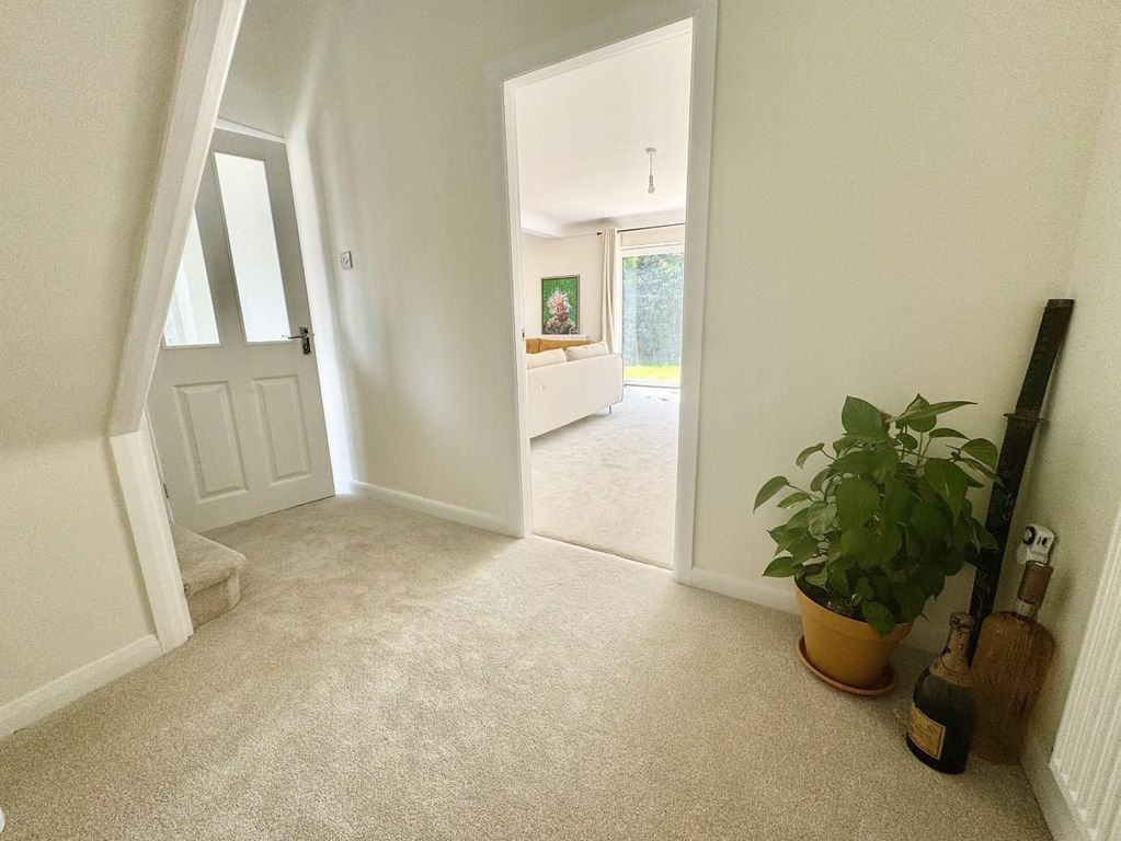 Property photo 2 of 18 Hallway