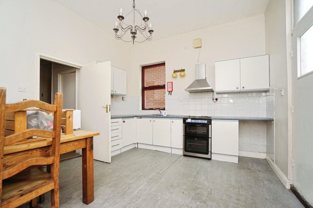 Property photo 3 of 21 Kitchen